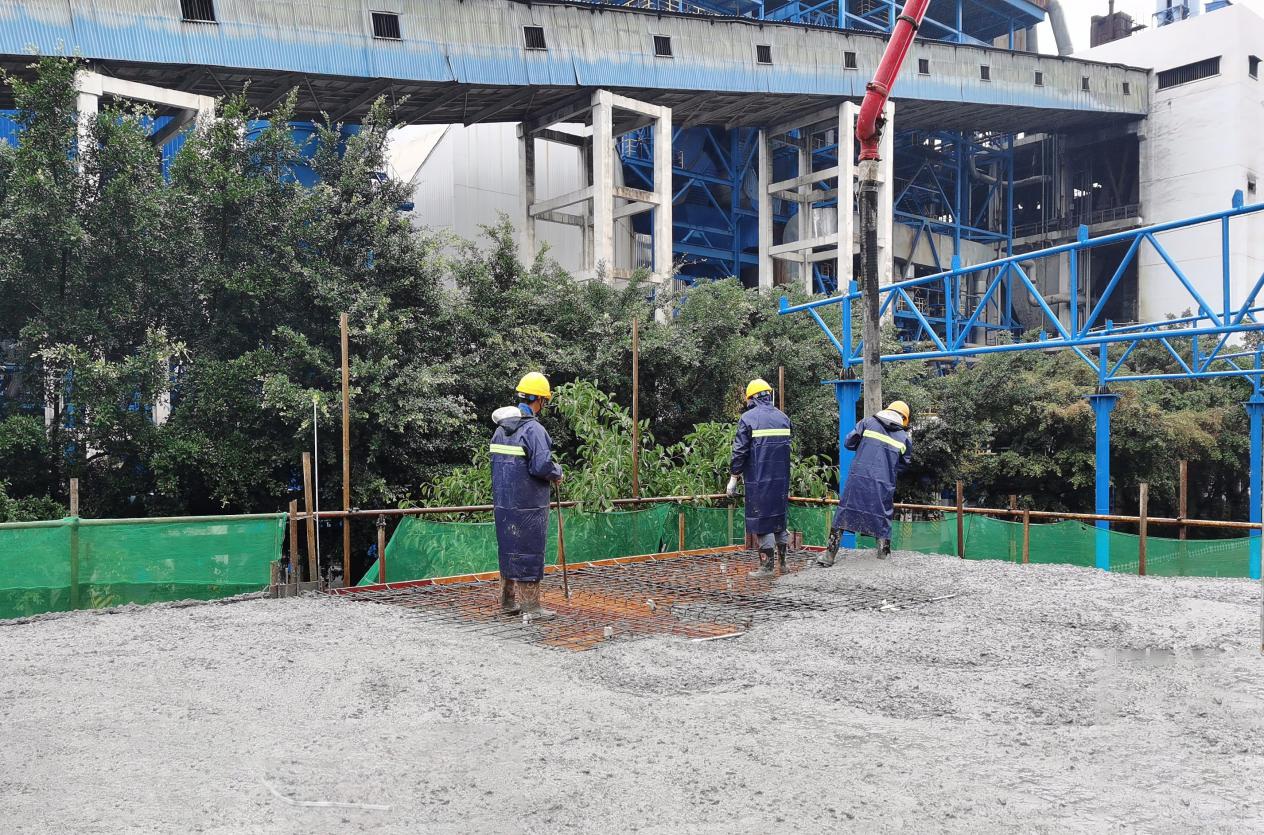 華銀鋁業液氨改尿素項目順利完成建筑主體澆筑封頂